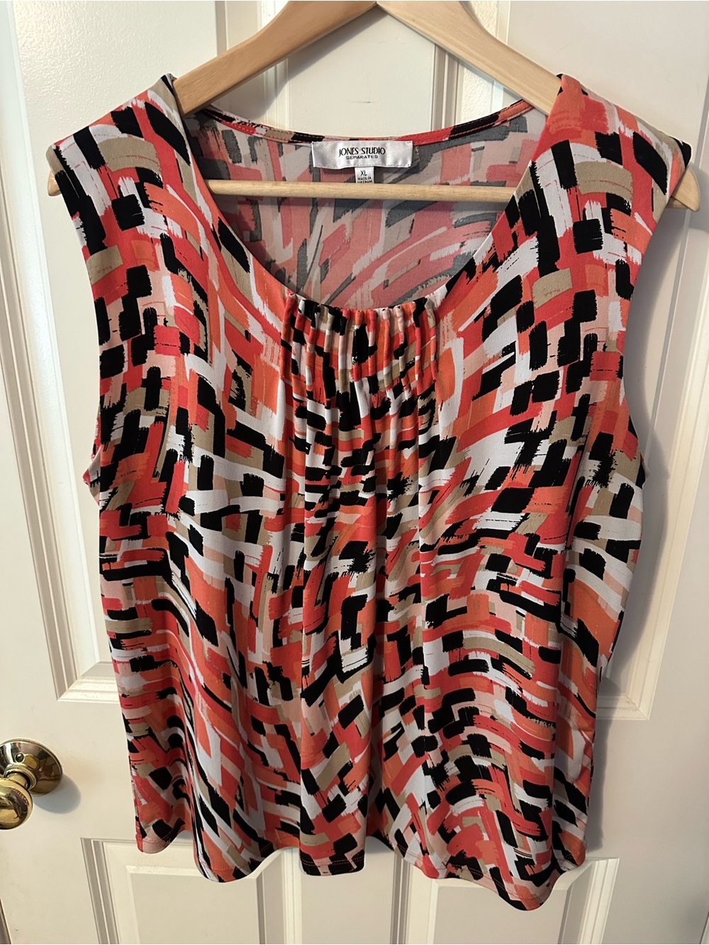 Jones Studio Coral, Black & Cream Abstract Print Sleeveless Camisole